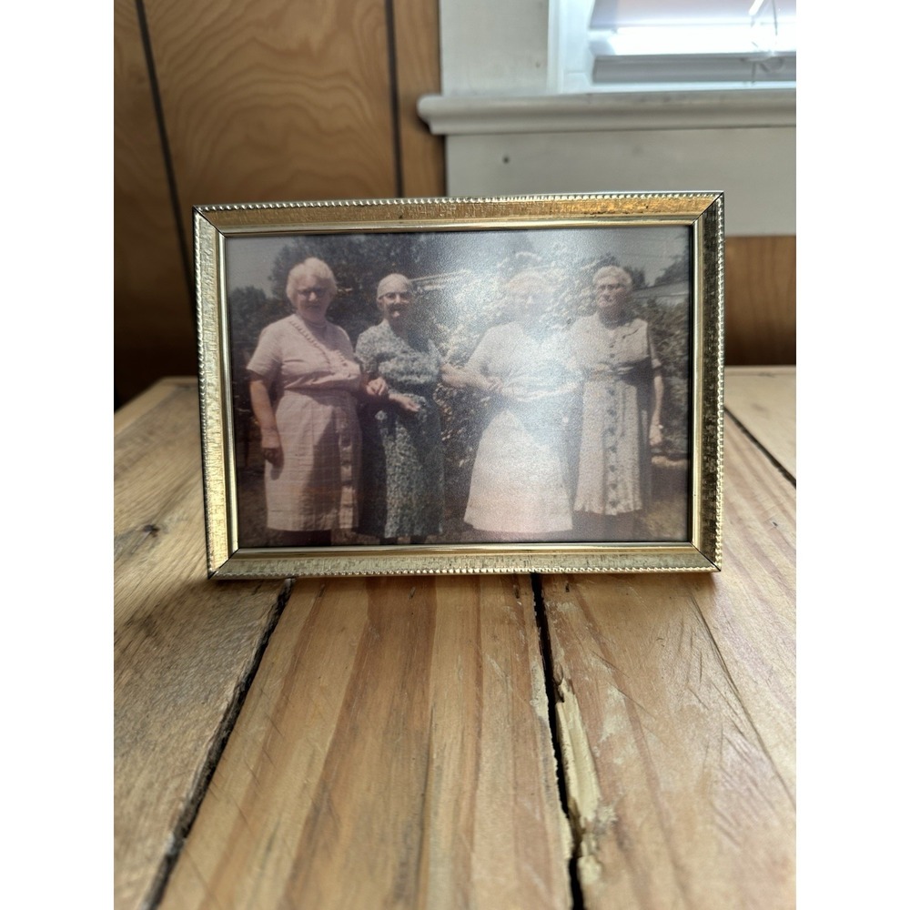 Vintage Brass Gold Tone Metal Picture Photo Frame With Elder Women Photo - Picture 9 of 11